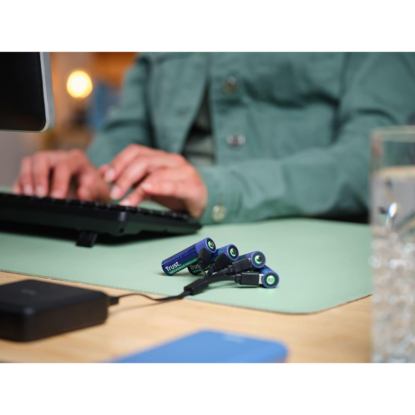 Акумулятор Trust AA 1700 мАг, TYPE-C, 4 шт, синий (25631_TRUST)