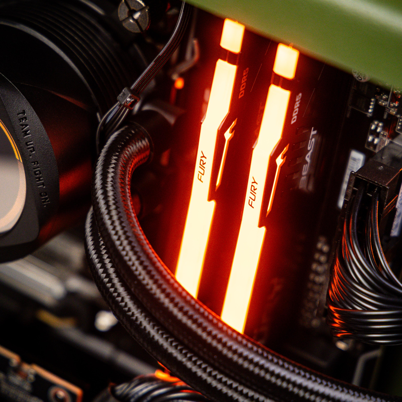 Компьютер Powered by Gigabyte_973 (RTX 5070 Ti 16 Гб, Ryzen 7 7800X3D, DDR5 32 Гб, SSD 500 Гб.)