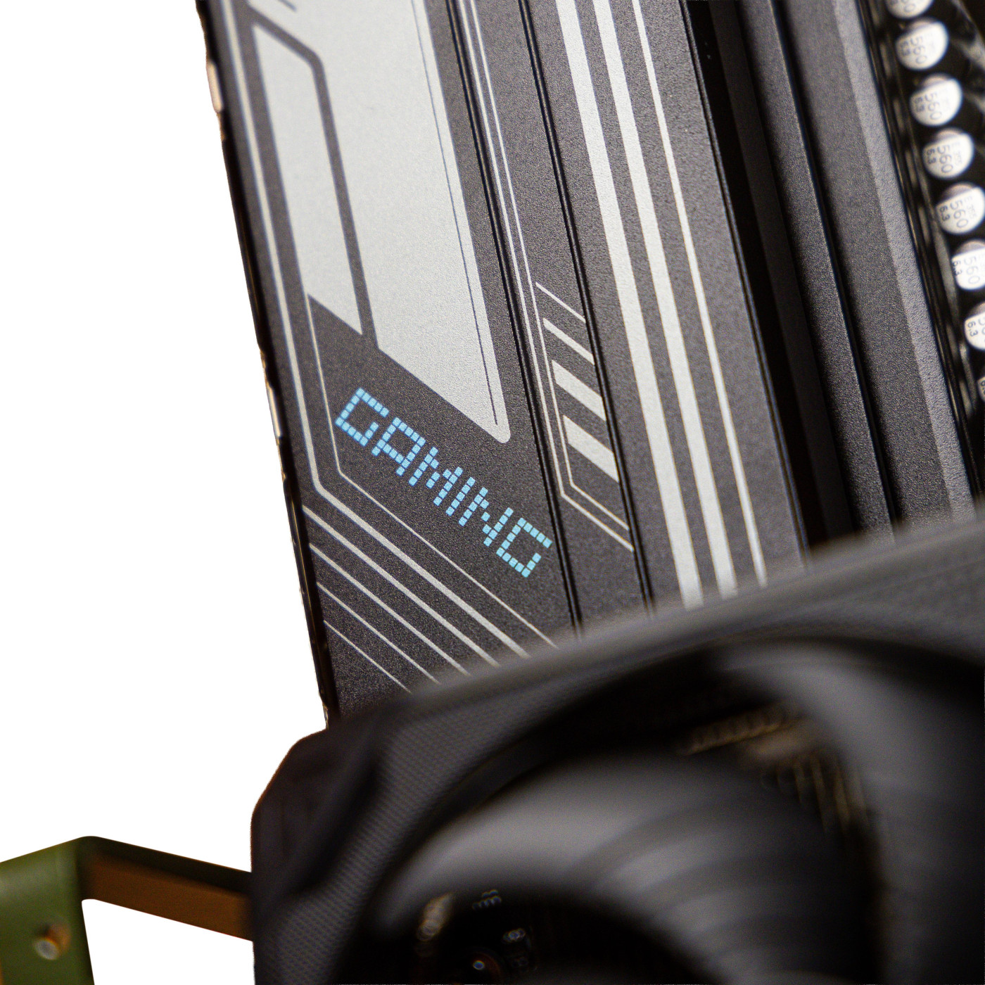 Компьютер Powered by Gigabyte_973 (RTX 5070 Ti 16 Гб, Ryzen 7 7800X3D, DDR5 32 Гб, SSD 500 Гб.)