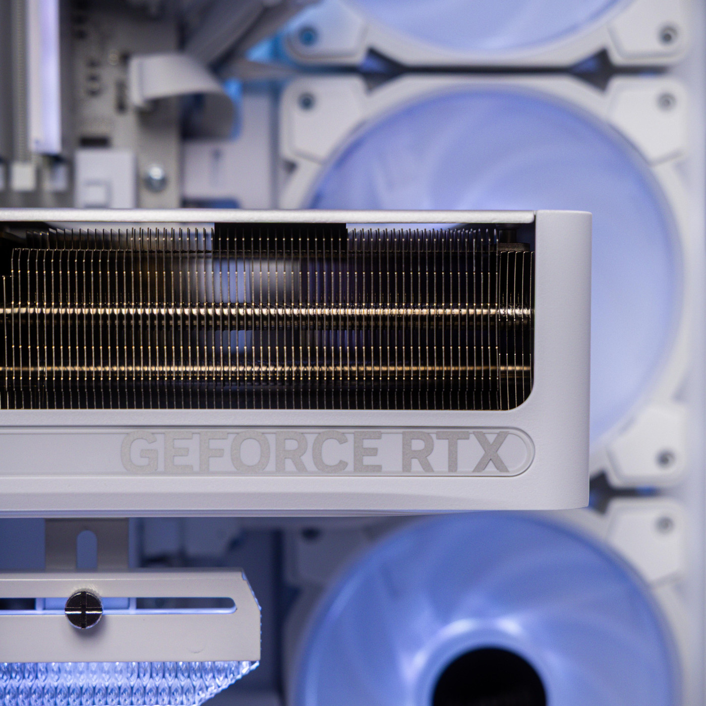 Компьютер Powered by Gigabyte_947 (RTX 5070 Ti 16 Гб, Ryzen 7 7800X3D, DDR5 32 Гб, SSD