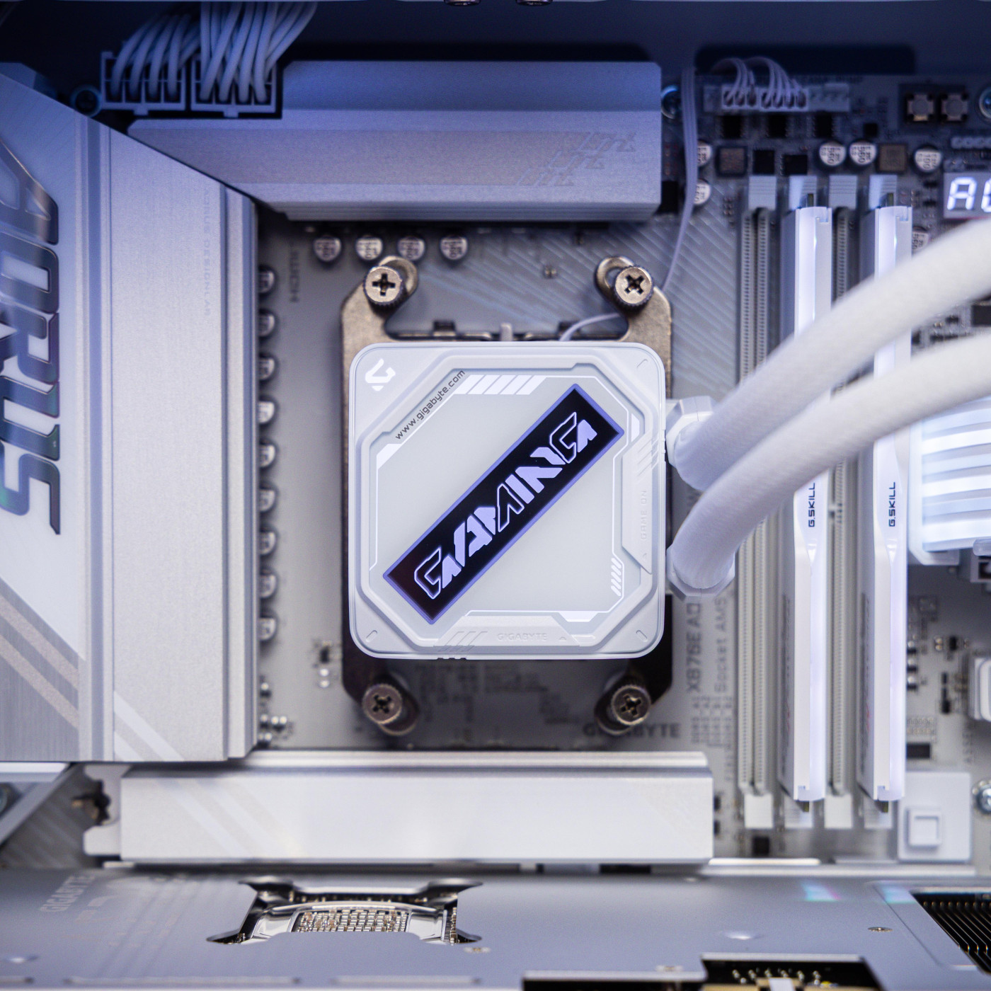 Компьютер Powered by Gigabyte_947 (RTX 5070 Ti 16 Гб, Ryzen 7 7800X3D, DDR5 32 Гб, SSD