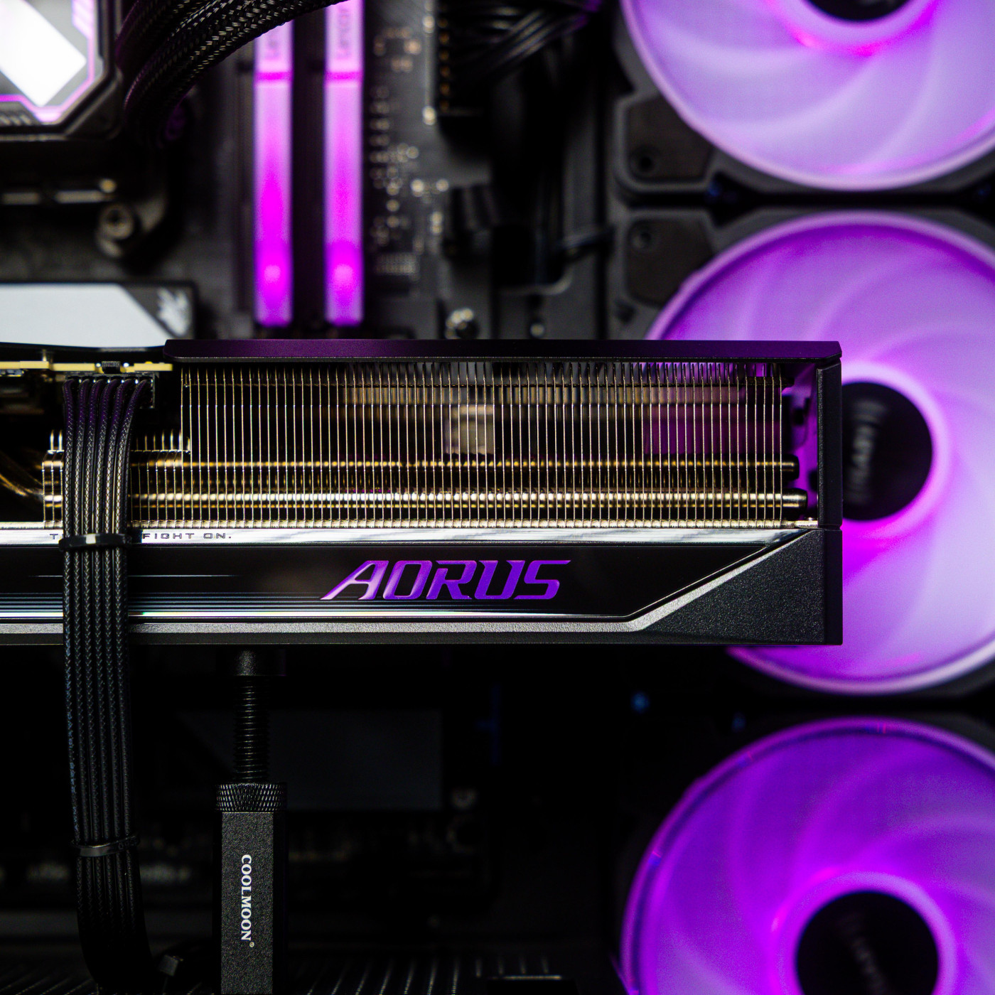 Компьютер Powered by Gigabyte_934 (RTX 5070 12 Гб, Ryzen 7 7800X3D, DDR5 32 Гб, SSD