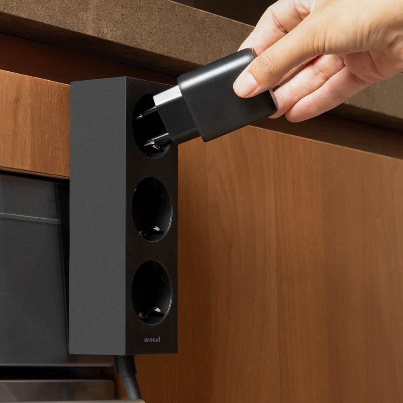 Сетевой фильтр Proove Magnet Strip (3xAC) 1.6m black (PSMS25000001)