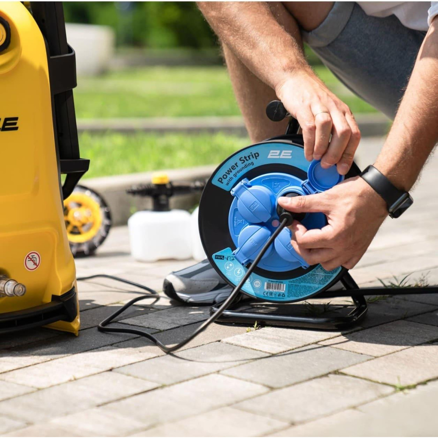 Мережевий фільтр 4XSchuko на котушці, ІР44, 3G*1.5мм, 20м, чорний (2E-CR4315IP44M20)