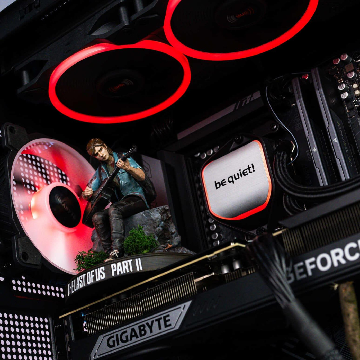 Комп'ютер TLOU 2 (Кастомна панель + 2 фігурки) tl_2403 (RTX 5070, Ryzen 9 9900X, DDR5 32 Гб, SSD 1 ТБ)