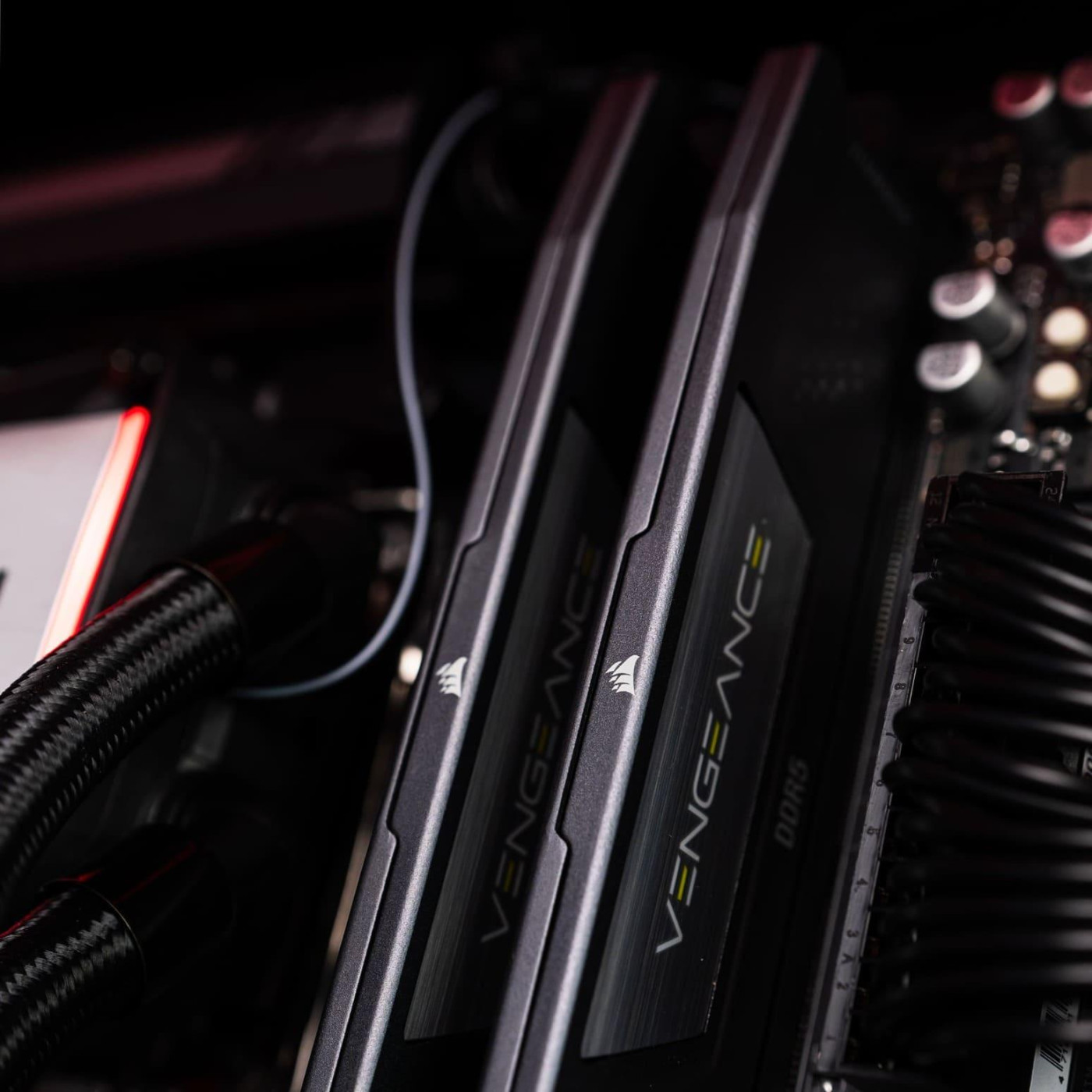 Комп'ютер TLOU 2 (Кастомна панель + 2 фігурки) tl_2377 (RTX 5070 Ti, Ryzen 9 9900X, DDR5 64 Гб, SSD 2 ТБ)