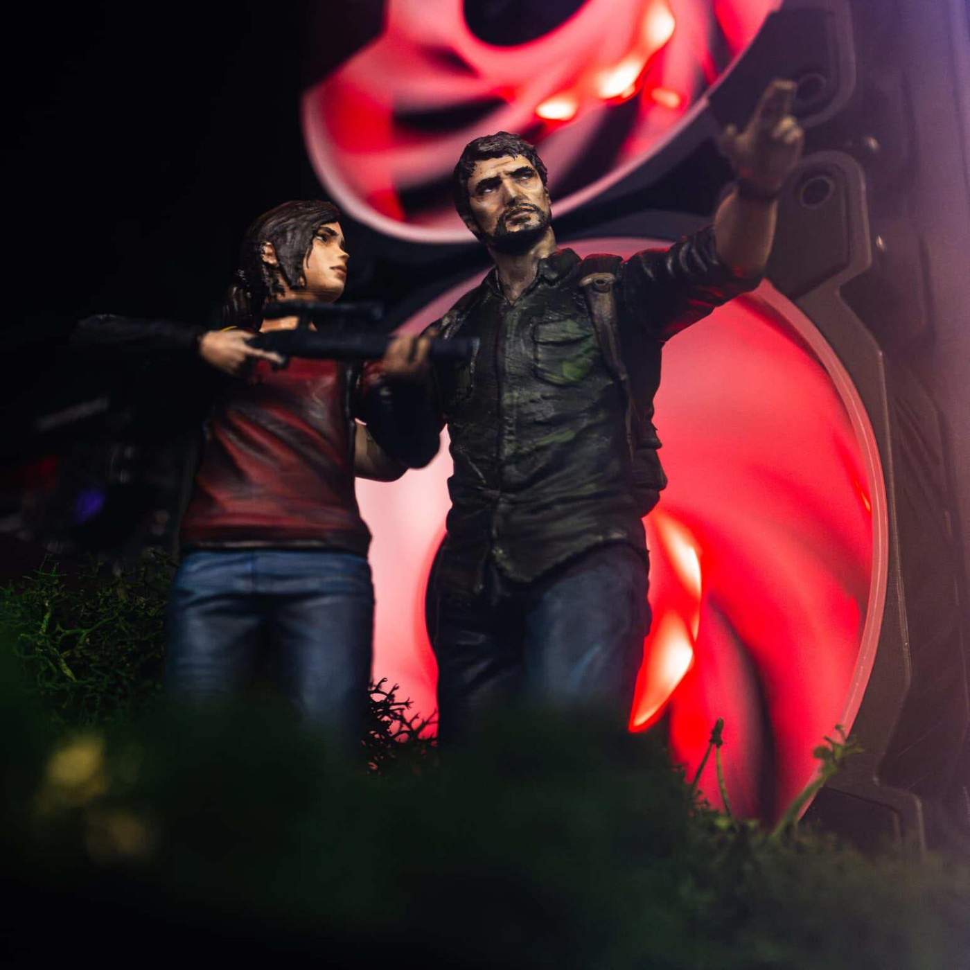 Комп'ютер TLOU 2 (Кастомна панель + 2 фігурки) tl_2390 (RTX 5080, Ryzen 9 9900X, DDR5 64 Гб, SSD 2 ТБ)