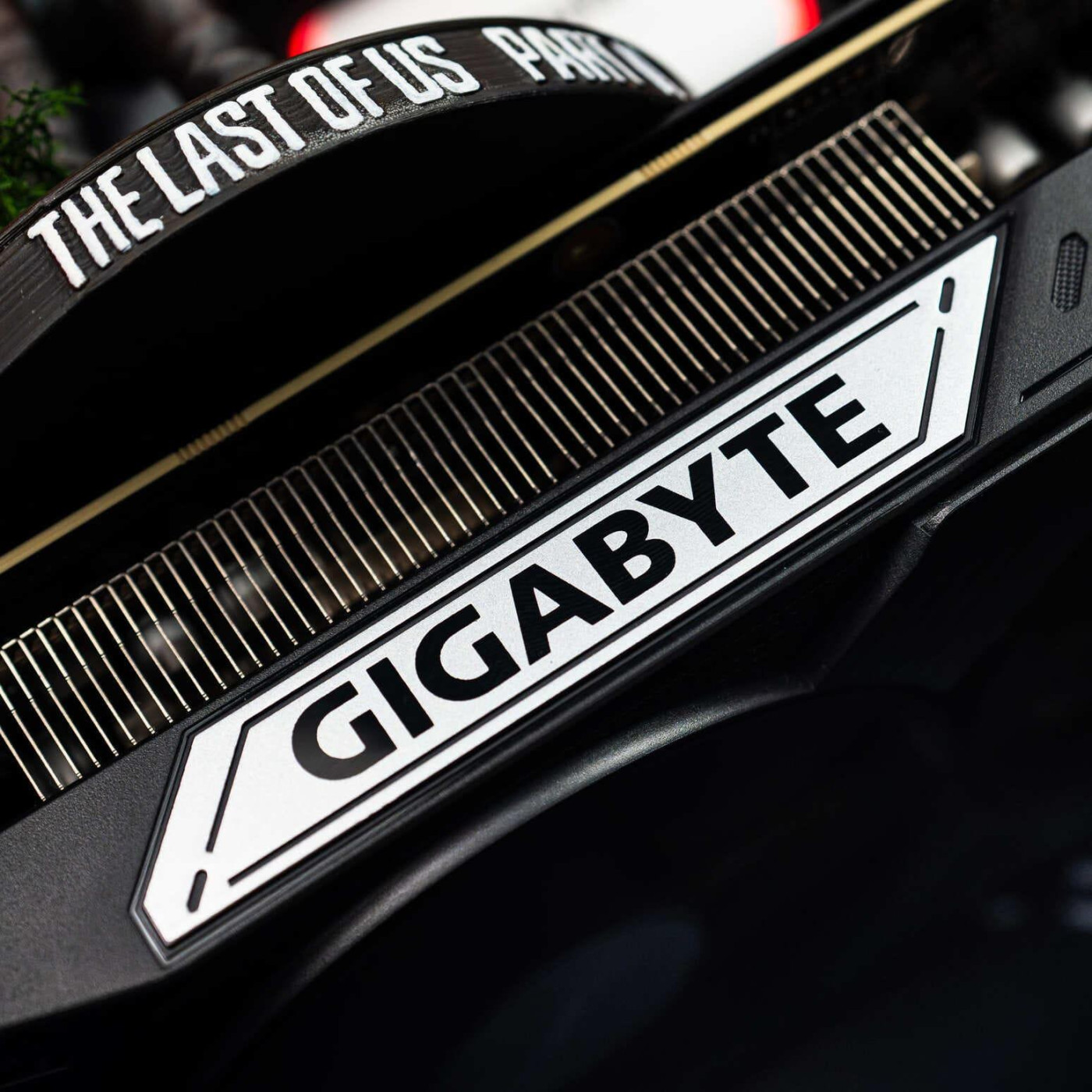 Комп'ютер TLOU 2 (Кастомна панель + 2 фігурки) tl_2390 (RTX 5080, Ryzen 9 9900X, DDR5 64 Гб, SSD 2 ТБ)