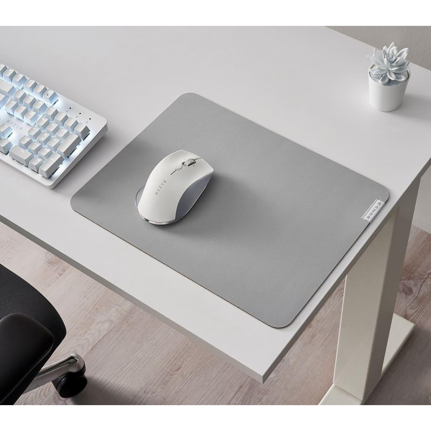 Ігрова поверхня Razer Pro Glide Medium Grey (RZ02-03331500-R3M1)