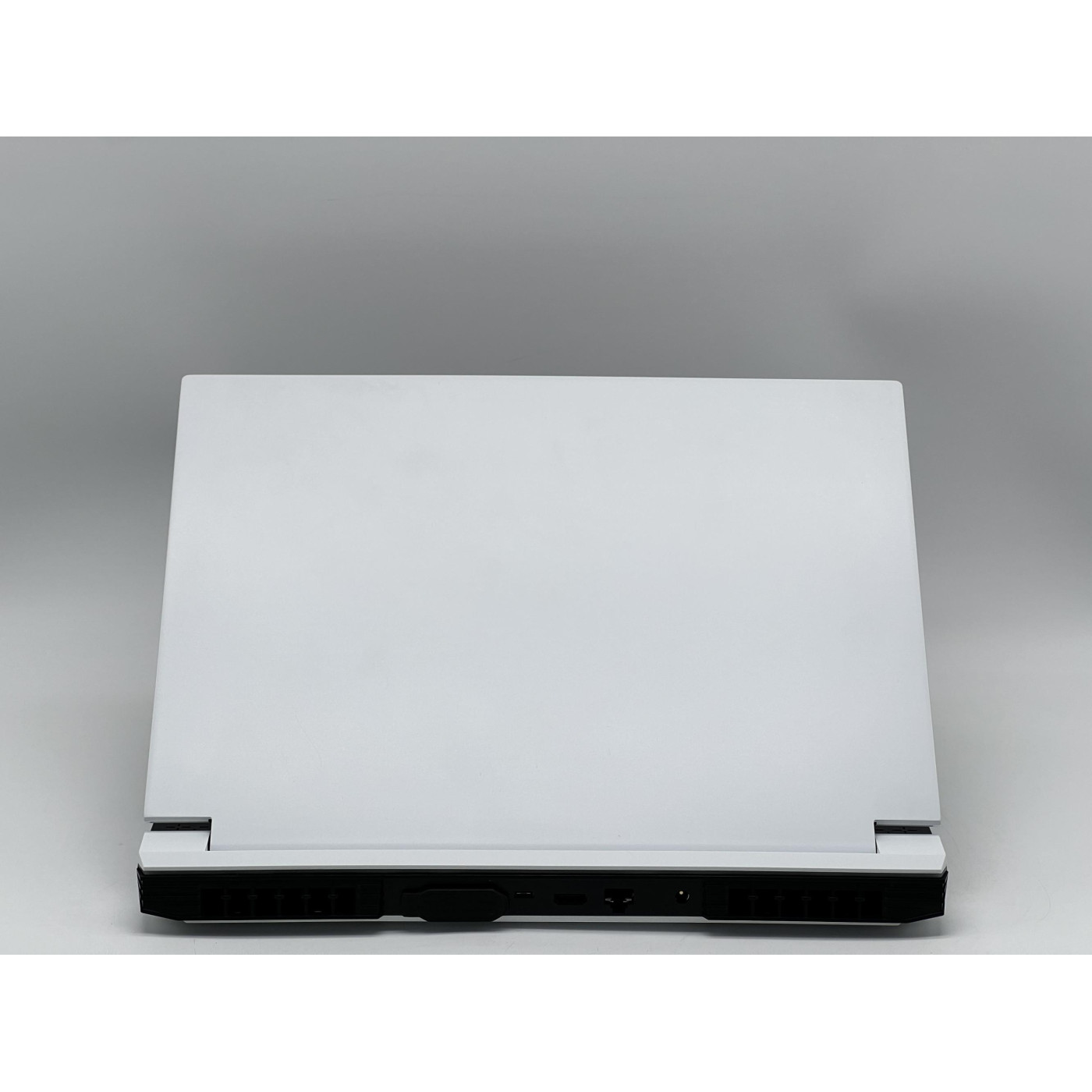 Ноутбук Eluktronics 16