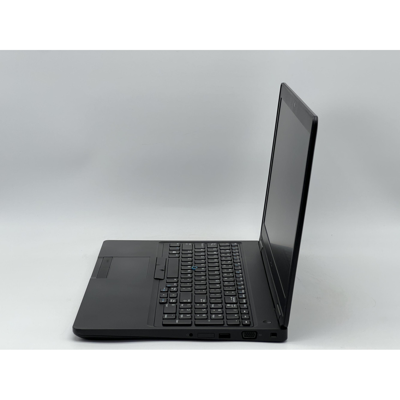 Ноутбук Dell 15.6 Latitude 5590 HD TN/Intel Core i5-7300U/8GB/120GB SSD/Intel HD Graphics 620/DOS/Black (SH2605874) Б/у