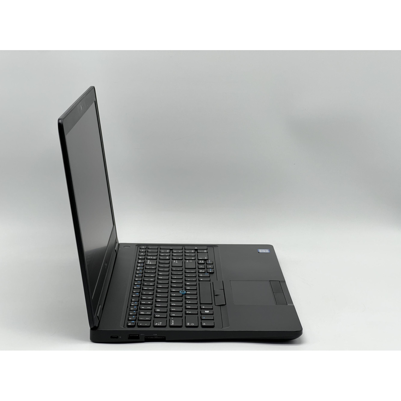 Ноутбук Dell 15.6 Latitude 5590 HD TN/Intel Core i5-7300U/8GB/120GB SSD/Intel HD Graphics 620/DOS/Black (SH26061024) Б/у