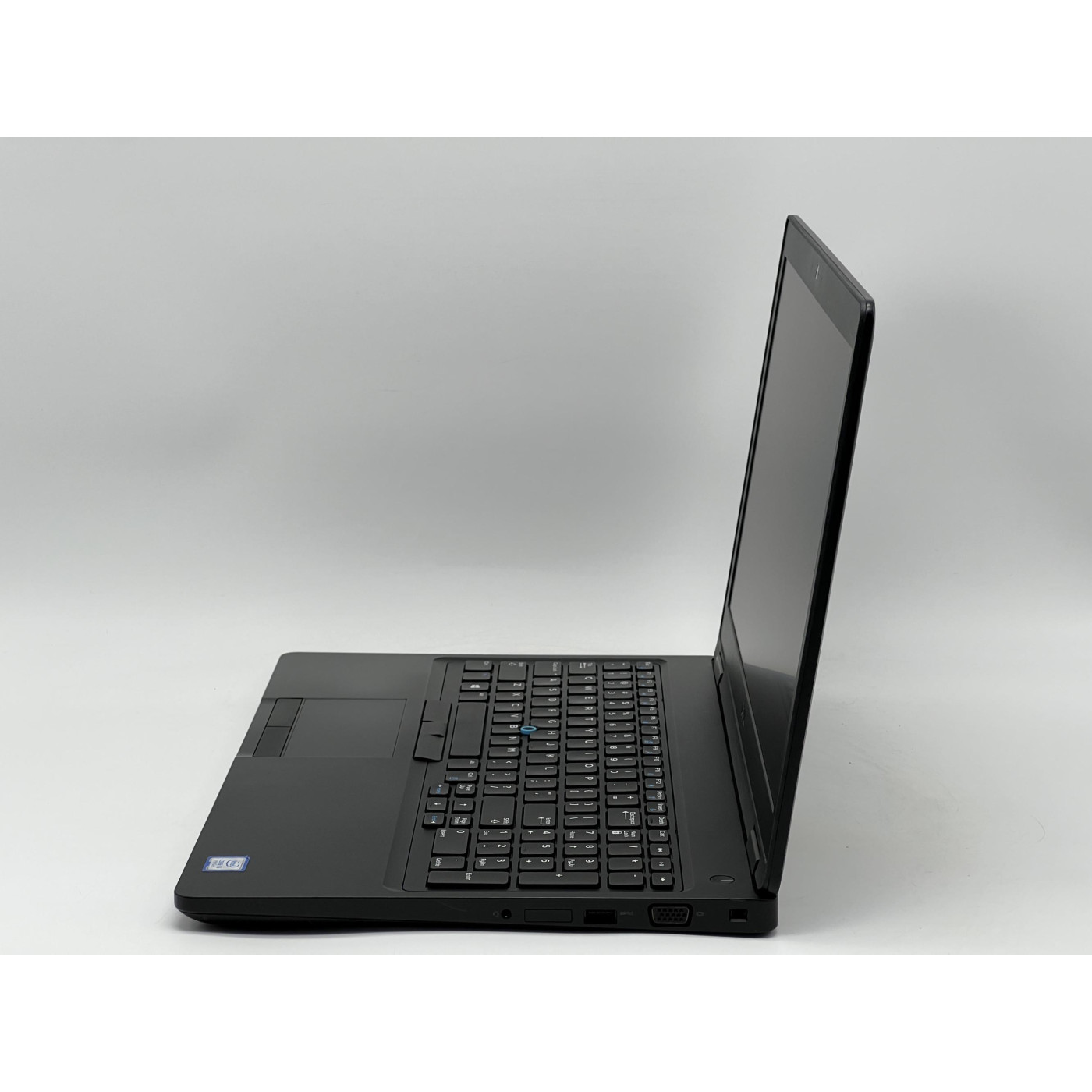 Ноутбук Dell 15.6 Latitude 5590 HD TN/Intel Core i5-7300U/8GB/120GB SSD/Intel HD Graphics 620/DOS/Black (SH26061024) Б/у