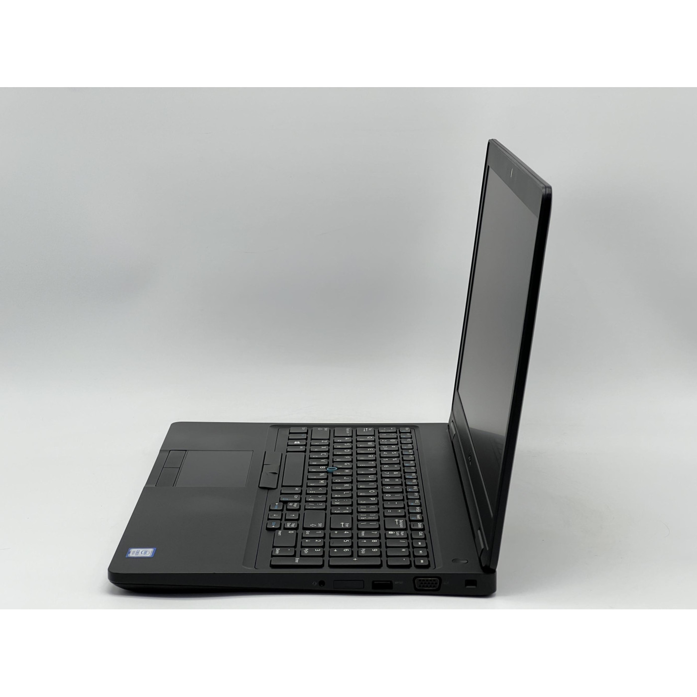Ноутбук Dell 15.6 Latitude 5590 HD TN/Intel Core i5-7300U/8GB/120GB SSD/Intel HD Graphics 620/DOS/Black (SH2606137) Б/у