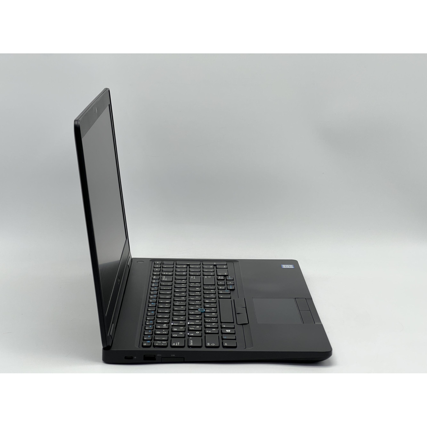 Ноутбук Dell 15.6 Latitude 5590 HD TN/Intel Core i5-7300U/8GB/120GB SSD/Intel HD Graphics 620/DOS/Black (SH2606137) Б/у
