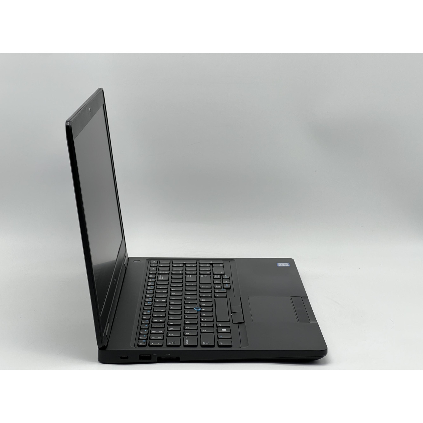 Ноутбук Dell 15.6 Latitude 5590 HD TN/Intel Core i5-7300U/8GB/120GB SSD/Intel HD Graphics 620/DOS/Black (SH2606965) Б/у