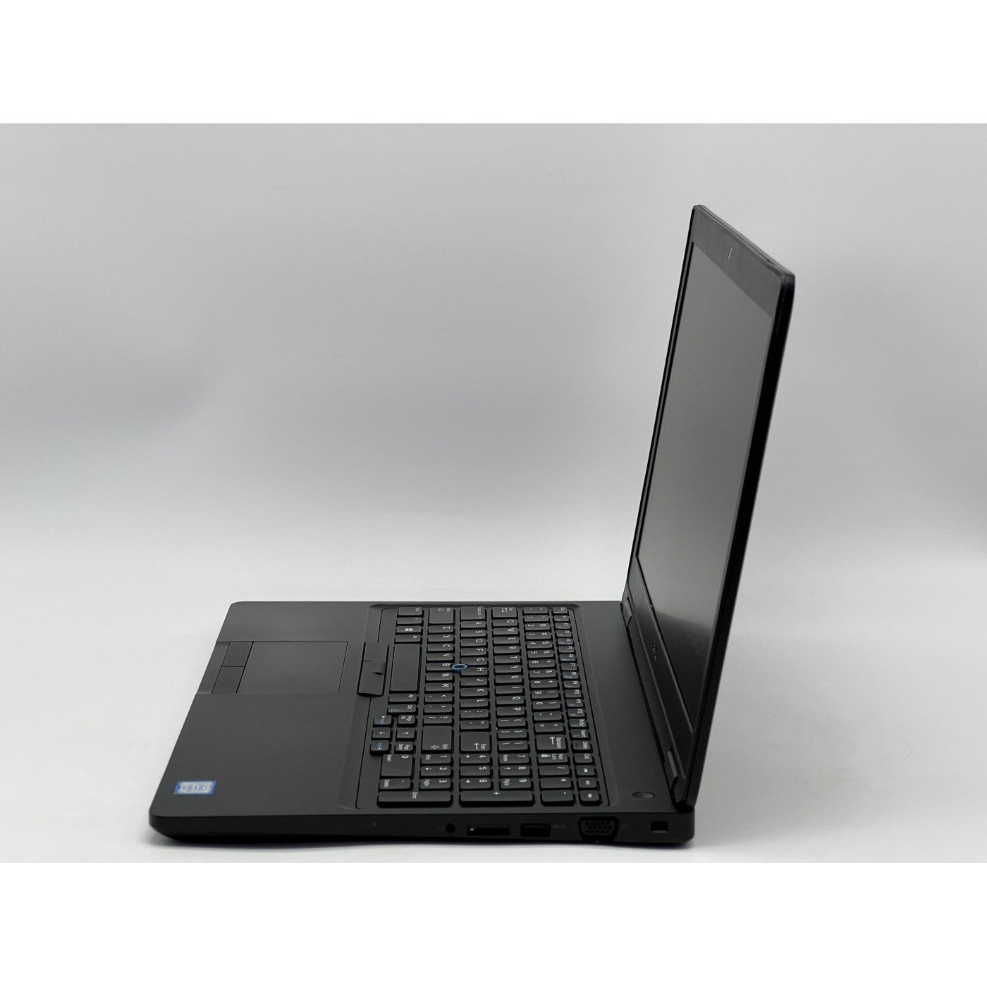 Ноутбук Dell 15.6 Latitude 5590 HD TN/Intel Core i5-7300U/8GB/120GB SSD/Intel HD Graphics 620/DOS/Black (SH26061019) Б/у