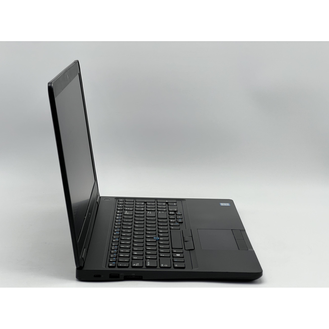 Ноутбук Dell 15.6 Latitude 5590 HD TN/Intel Core i5-7300U/8GB/120GB SSD/Intel HD Graphics 620/DOS/Black (SH26061019) Б/у