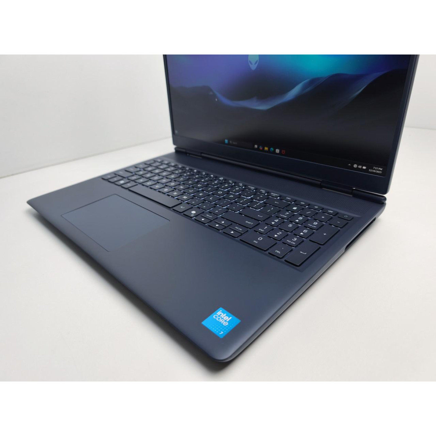 Ноутбук Dell 16 Alienware 16 Aurora 2.5K IPS 120Hz/Intel 7-240H/32GB/1TB/RTX 5060 8GB/DOS (LAC16250-7568BLU-PUS)