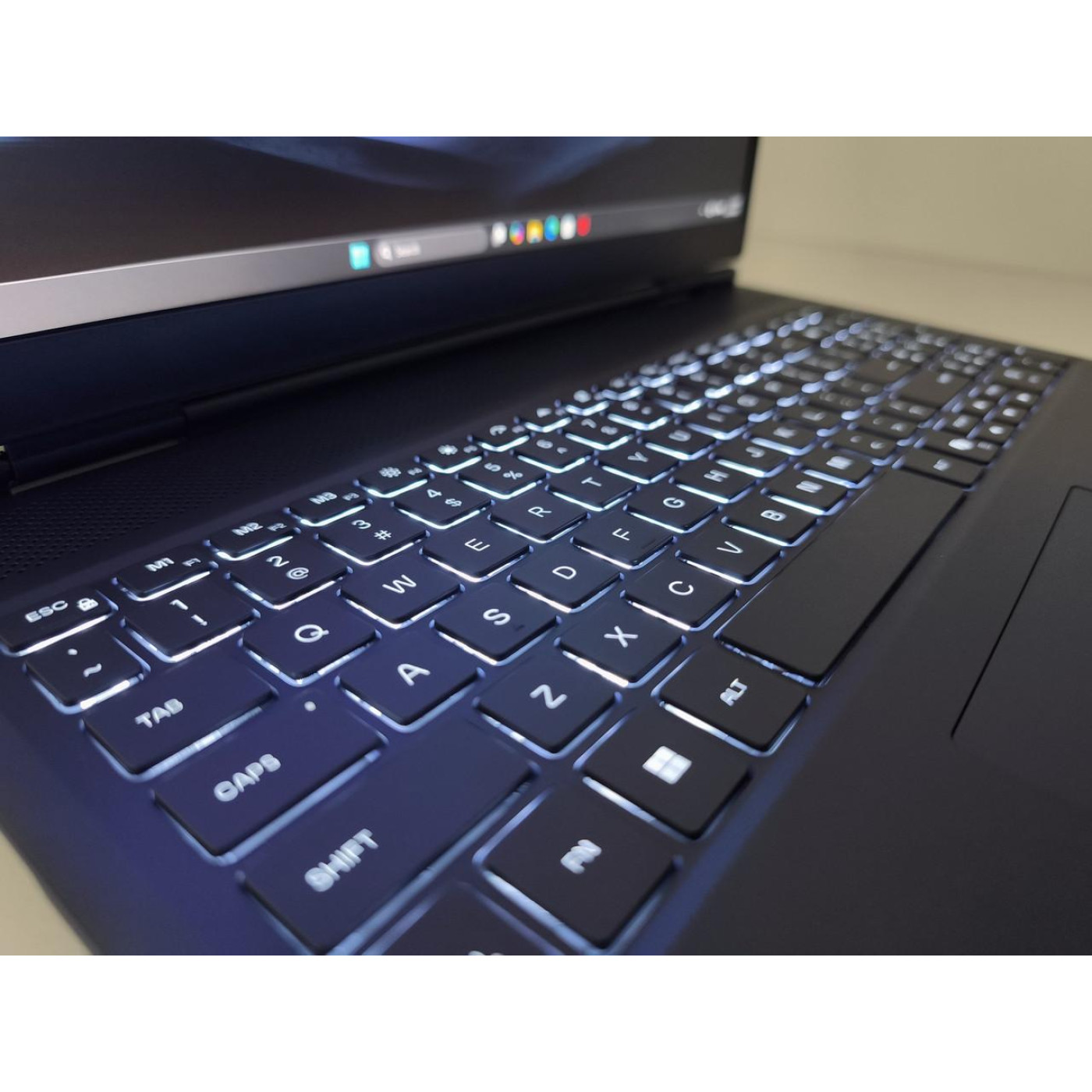 Ноутбук Dell 16 Alienware 16 Aurora 2.5K IPS 120Hz/Intel 7-240H/32GB/1TB/RTX 5060 8GB/DOS (LAC16250-7568BLU-PUS)