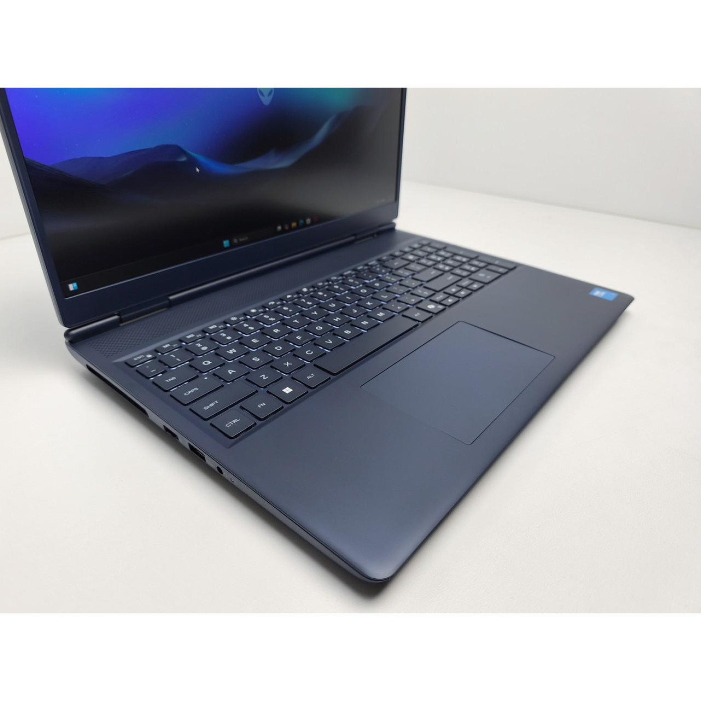 Ноутбук Dell 16 Alienware 16 Aurora 2.5K IPS 120Hz/Intel 7-240H/32GB/1TB/RTX 5060 8GB/DOS (LAC16250-7568BLU-PUS)