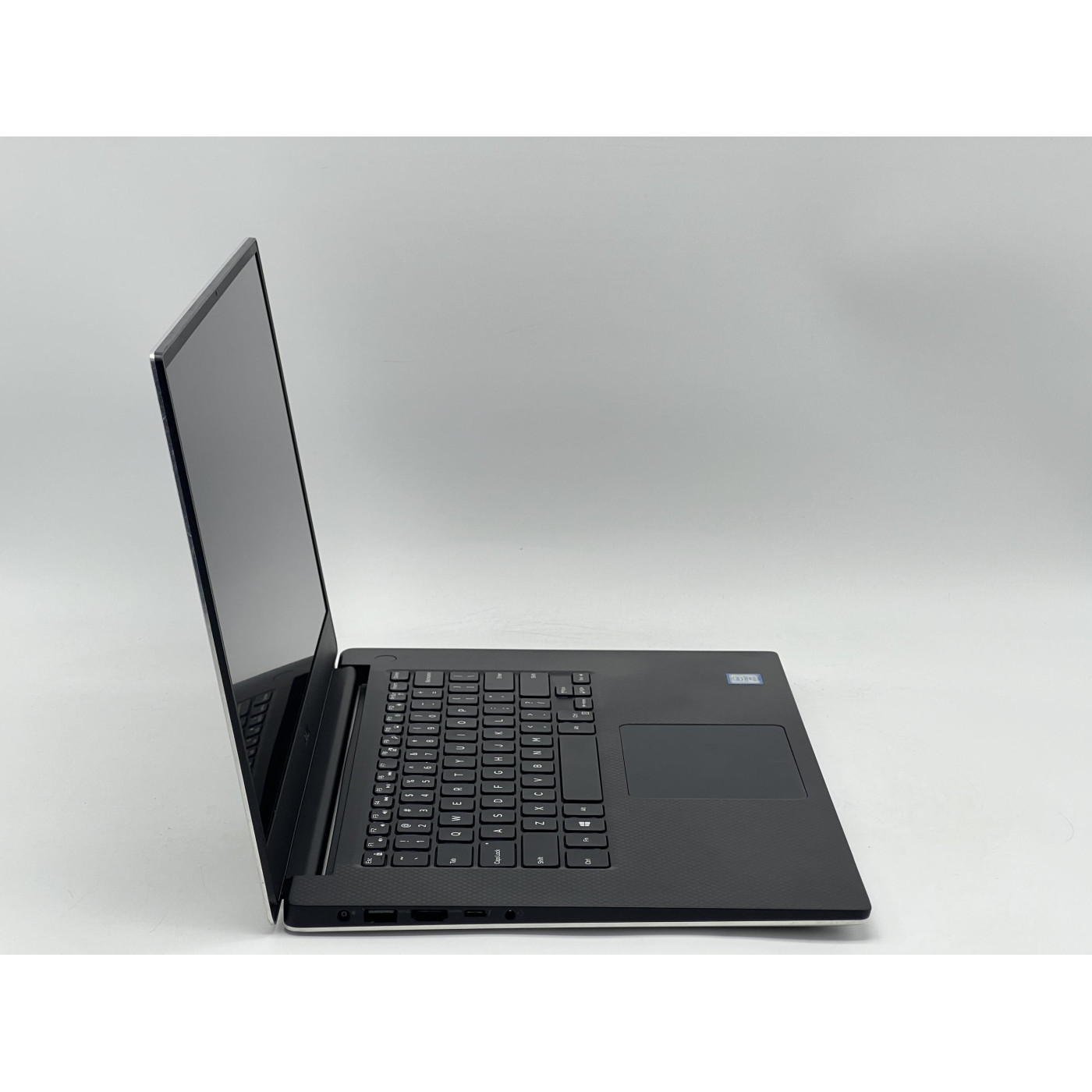 Ноутбук Dell 15.6 XPS 15 7590 FHD IPS/Intel Core i5-9300H/16GB/480GB SSD/NVIDIA GeForce GTX 1650 4GB/DOS/Silver (SH2606517) Б/у