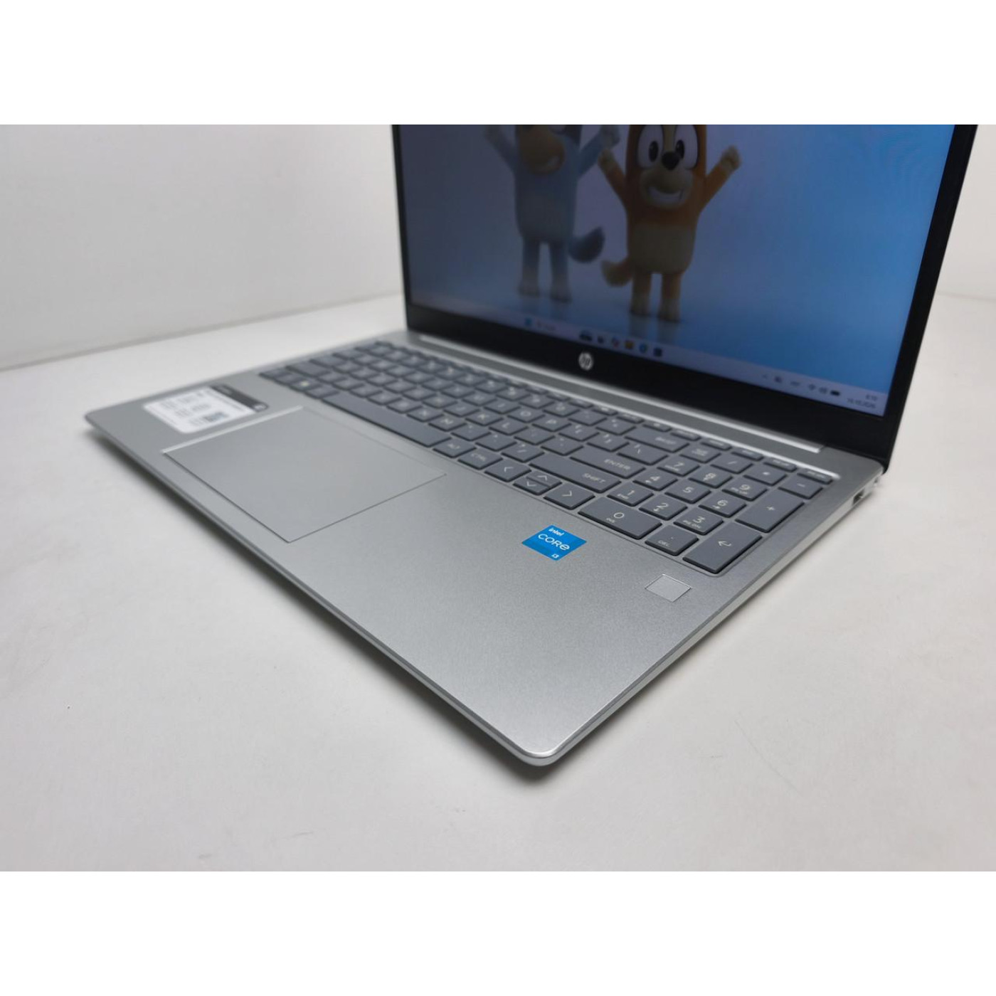 Ноутбук Hewlett Packard 15.6 HP 15 FHD IPS/Intel Core i3-N305/8GB/256GB SSD/Intel UHD Graphics/DOS/Silver (14399) Б/у