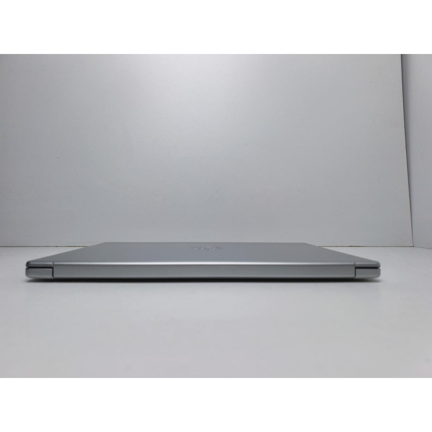 Ноутбук Hewlett Packard 15.6 HP 15 FHD IPS/Intel Core i3-N305/8GB/256GB SSD/Intel UHD Graphics/DOS/Silver (14399) Б/у