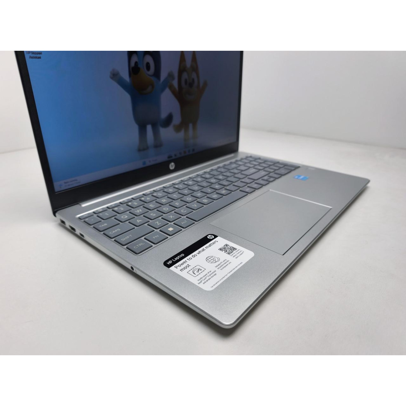 Ноутбук Hewlett Packard 15.6 HP 15 FHD IPS/Intel Core i3-N305/8GB/256GB SSD/Intel UHD Graphics/DOS/Silver (14399) Б/у