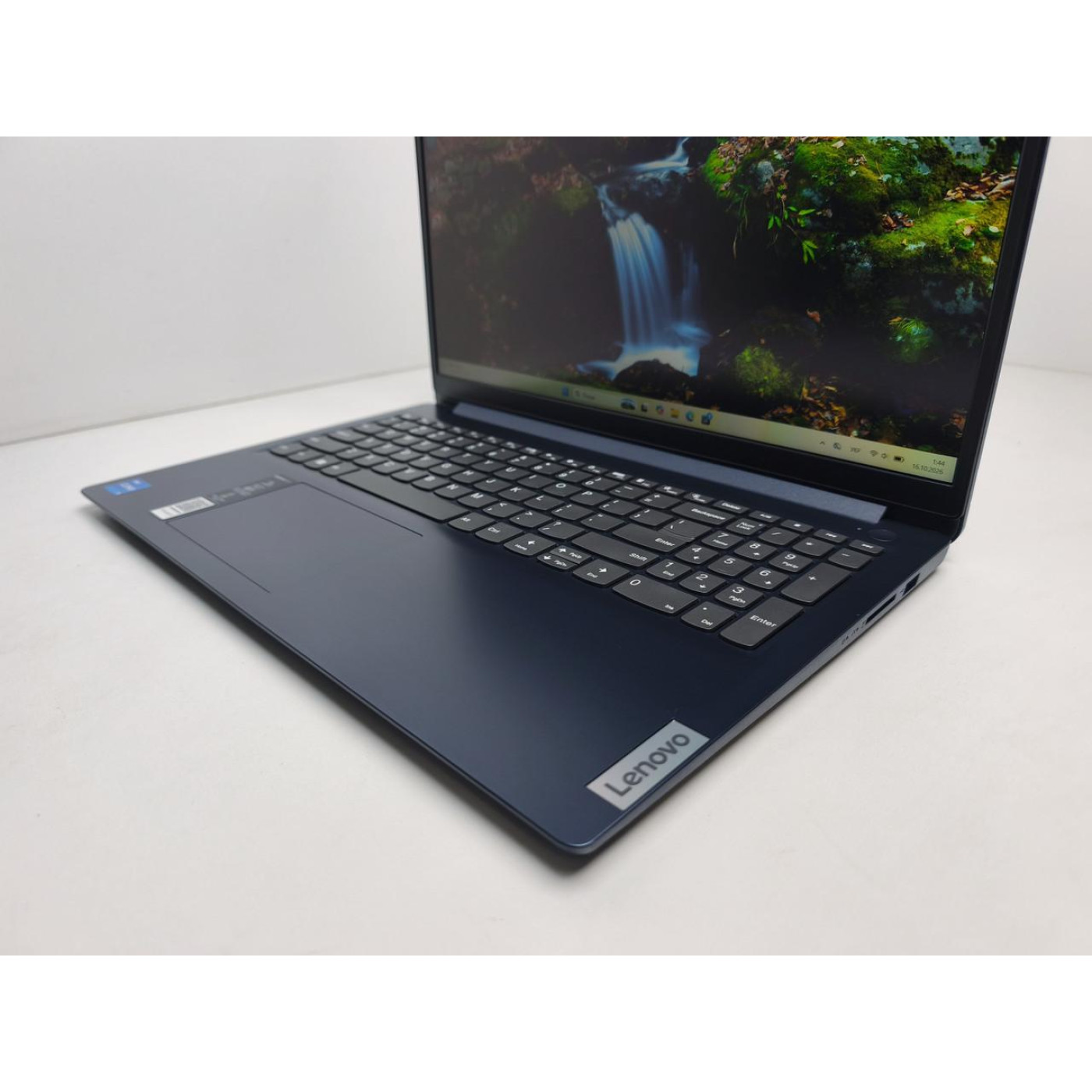 Ноутбук Lenovo 15.6 IdeaPad 1i FHD IPS Touch/Intel Core i5-1335U/8GB/256GB SSD/Intel Iris Xe Graphics/DOS/Cloud Grey (14317) Б/у