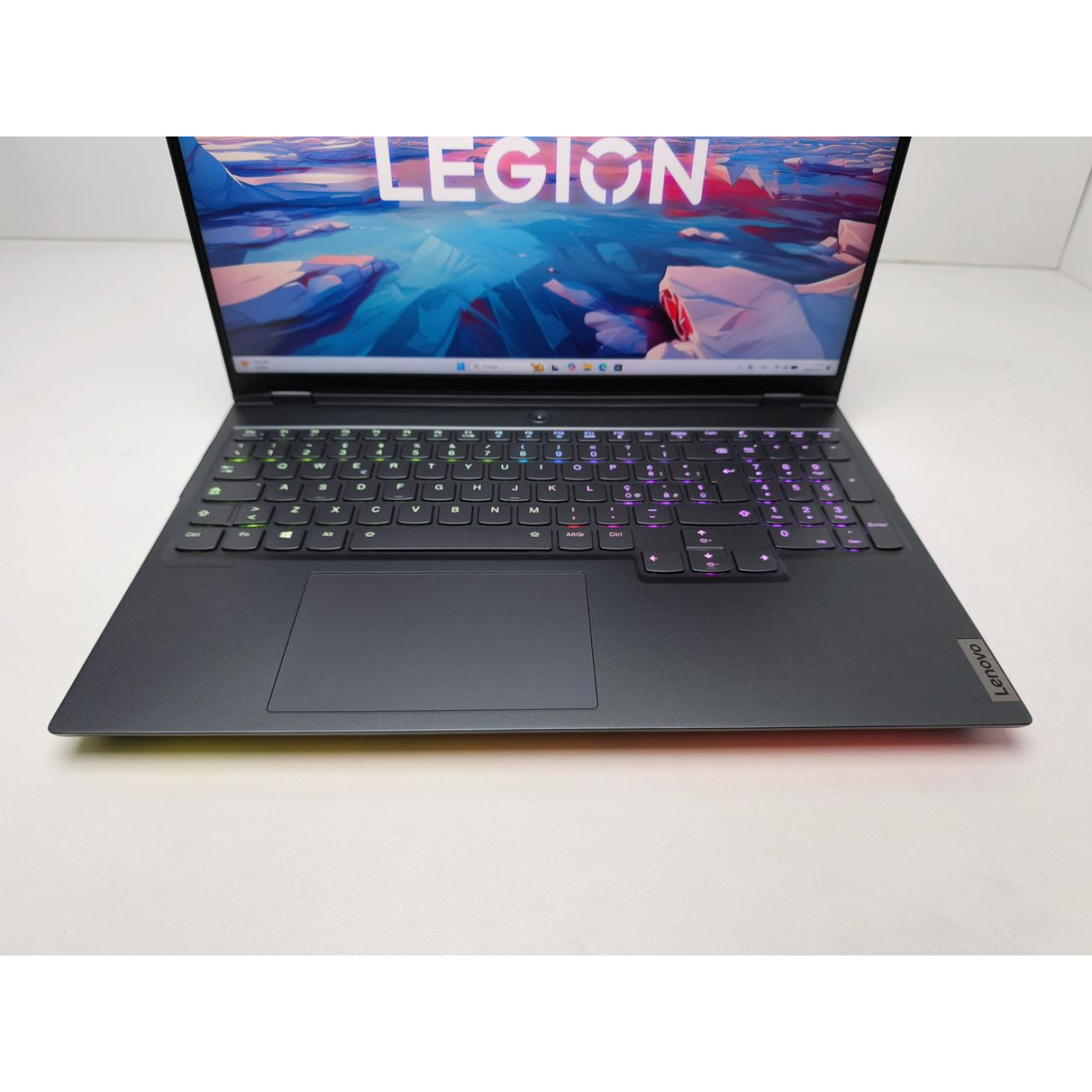 Ноутбук Lenovo 16