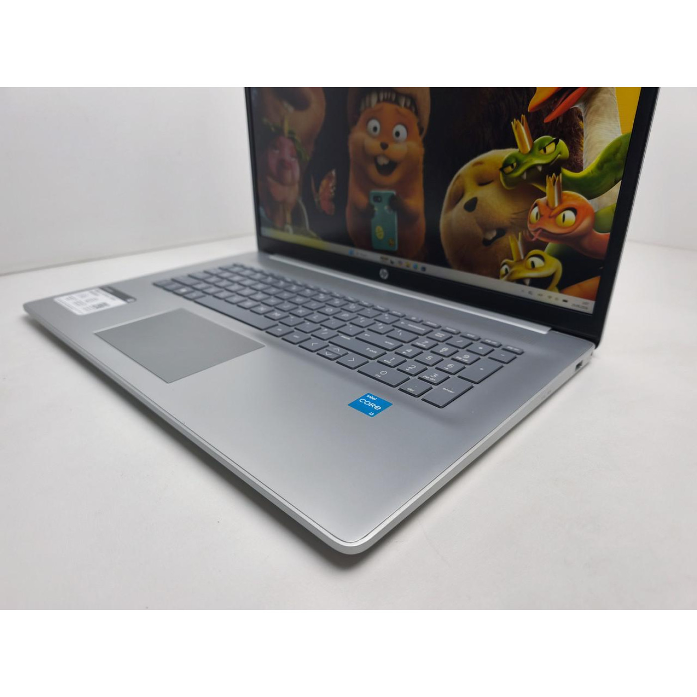 Ноутбук HP 17.3 17-cn2000 FHD IPS/Intel Core i3-1215U/8GB/256GB SSD/Intel UHD Graphics/DOS/Natural Silver (14015) Б/в