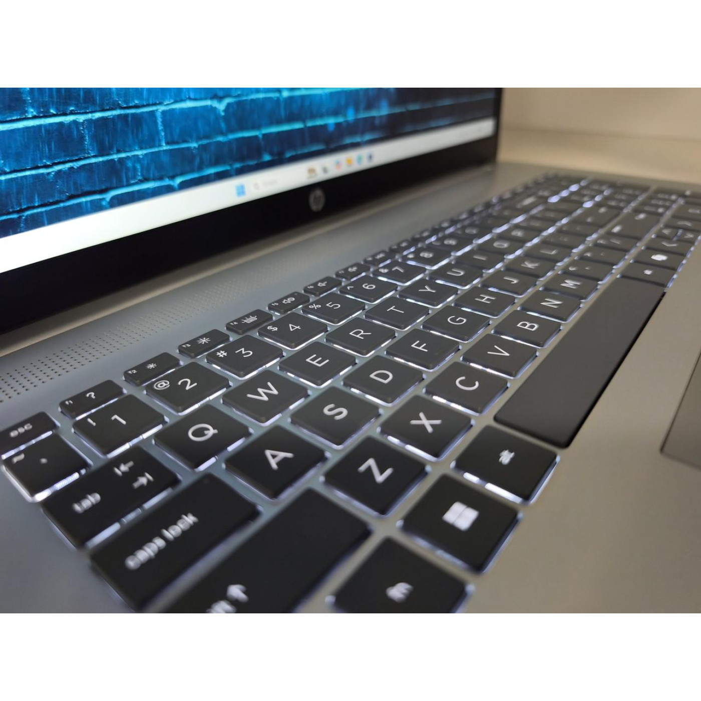 Ноутбук HP 17.3 17-cn3000 FHD IPS/Intel Core i5-1334U/8GB/512GB SSD/Intel Iris Xe Graphics/DOS/Natural Silver (13539) Б/в
