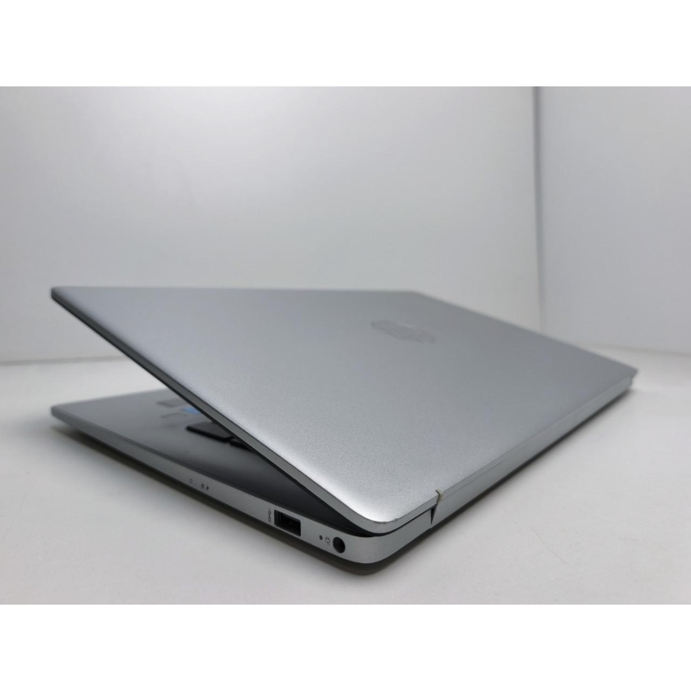 Ноутбук HP 17.3 17-cn3000 FHD IPS/Intel Core i5-1334U/8GB/512GB SSD/Intel Iris Xe Graphics/DOS/Natural Silver (13539) Б/в