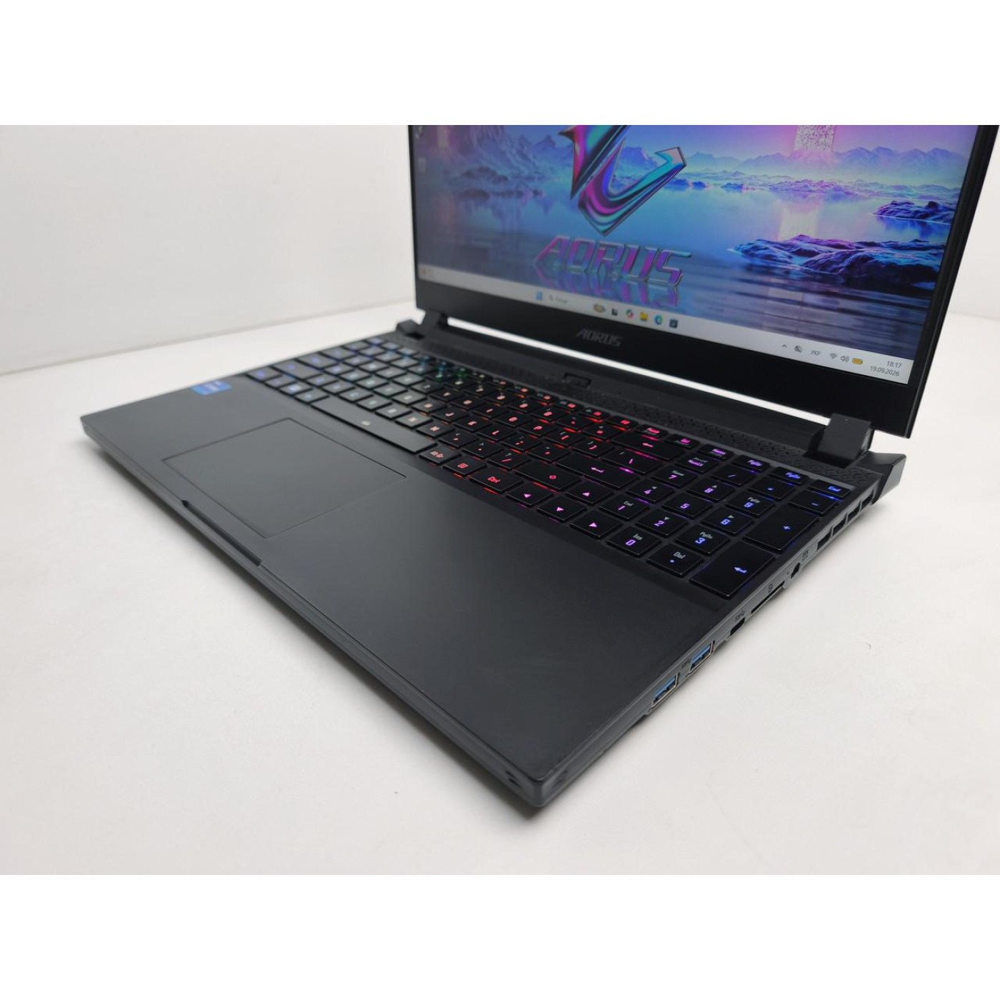 Ноутбук GIGABYTE 15.6 AORUS 15P / 15G FHD IPS 240Hz/Intel Core i7-11800H/16GB/1TB SSD/NVIDIA GeForce RTX 3070 8GB/DOS/Black (14383) Б/у