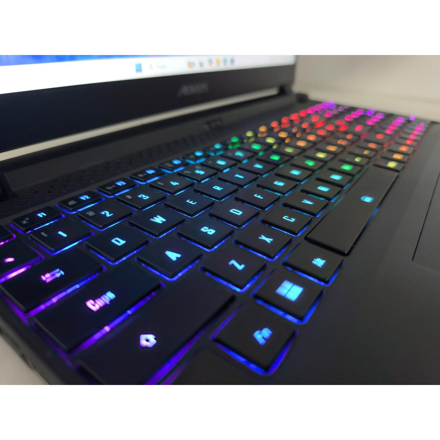 Ноутбук GIGABYTE 15.6 AORUS 15P / 15G FHD IPS 240Hz/Intel Core i7-11800H/16GB/1TB SSD/NVIDIA GeForce RTX 3070 8GB/DOS/Black (14383) Б/у