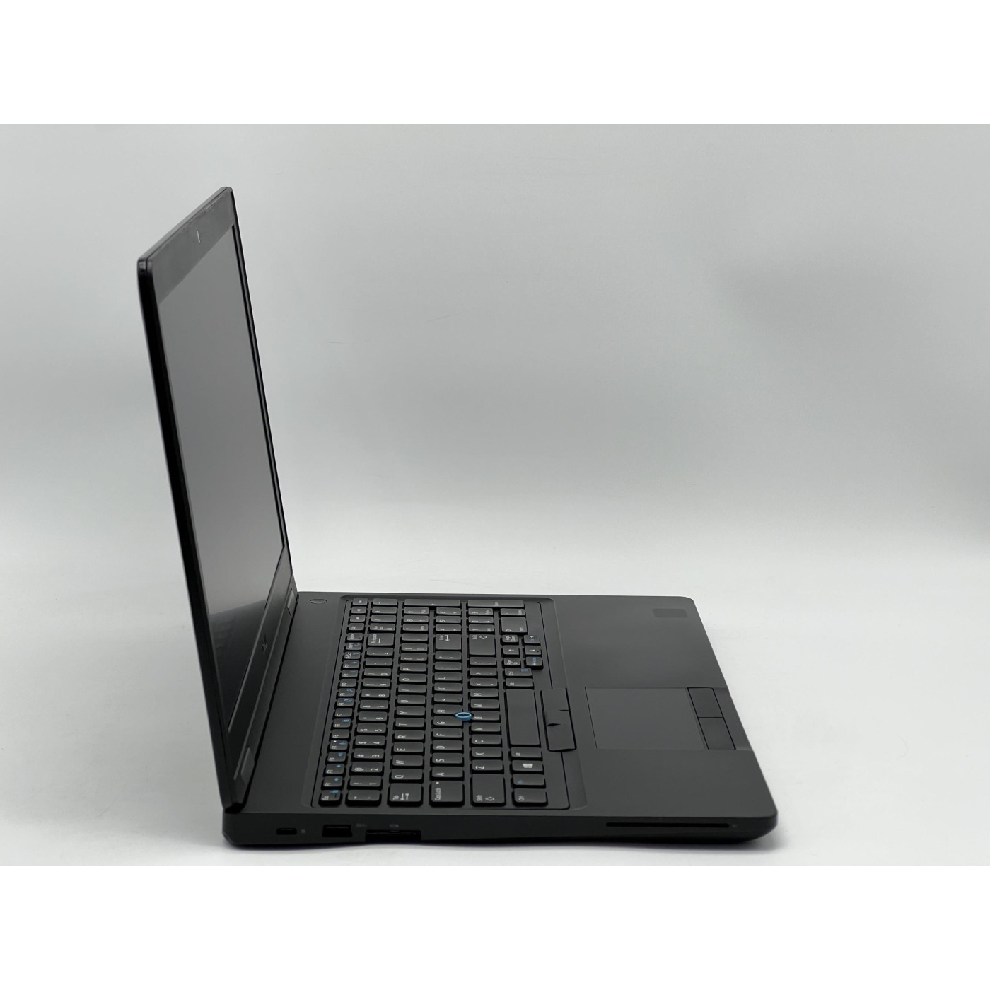 Ноутбук Dell 15.6 Latitude 5590 HD TN/Intel Core i5-7300U/8GB/120GB SSD/Intel HD Graphics 620/DOS/Black (SH26061038) Б/у