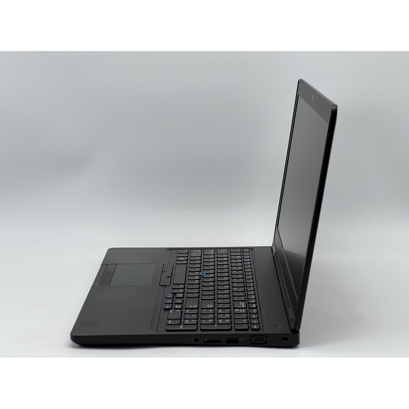 Ноутбук Dell 15.6 Latitude 5590 HD TN/Intel Core i5-7300U/8GB/120GB SSD/Intel HD Graphics 620/DOS/Black (SH26061038) Б/у