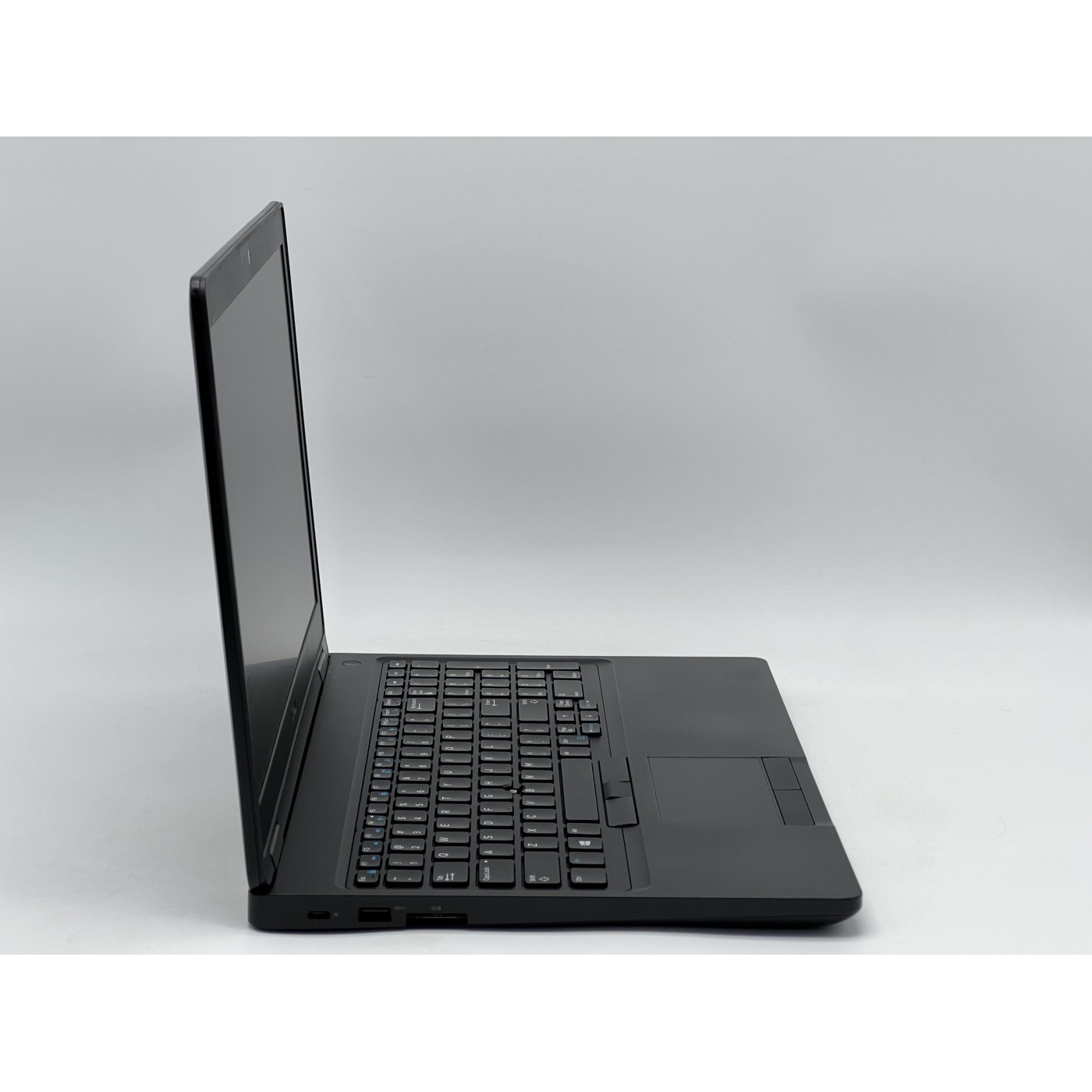 Ноутбук Dell 15.6 Latitude 5590 HD TN/Intel Core i5-7300U/8GB/120GB SSD/Intel HD Graphics 620/DOS/Black (SH26061406) Б/у