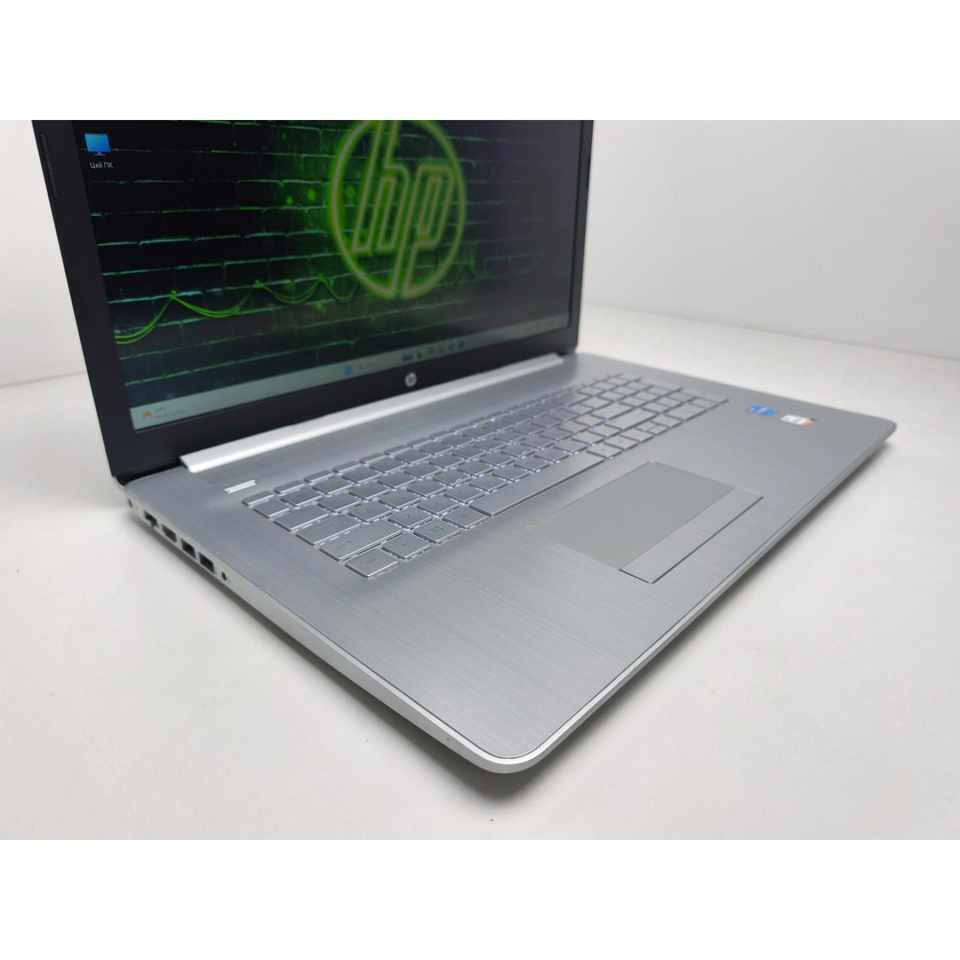 Ноутбук HP 17.3 HD+/Intel Core i5-1135G7/8GB/256GB SSD/Intel Iris Xe Graphics/DOS/Natural Silver (13277) Б/в