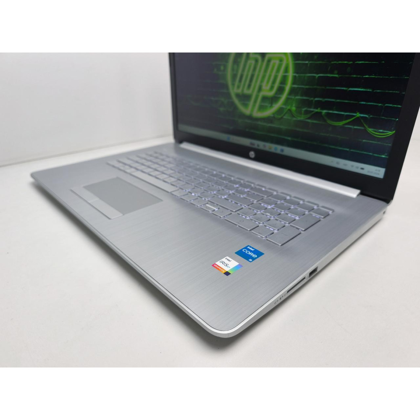 Ноутбук HP 17.3 HD+/Intel Core i5-1135G7/8GB/256GB SSD/Intel Iris Xe Graphics/DOS/Natural Silver (13277) Б/в