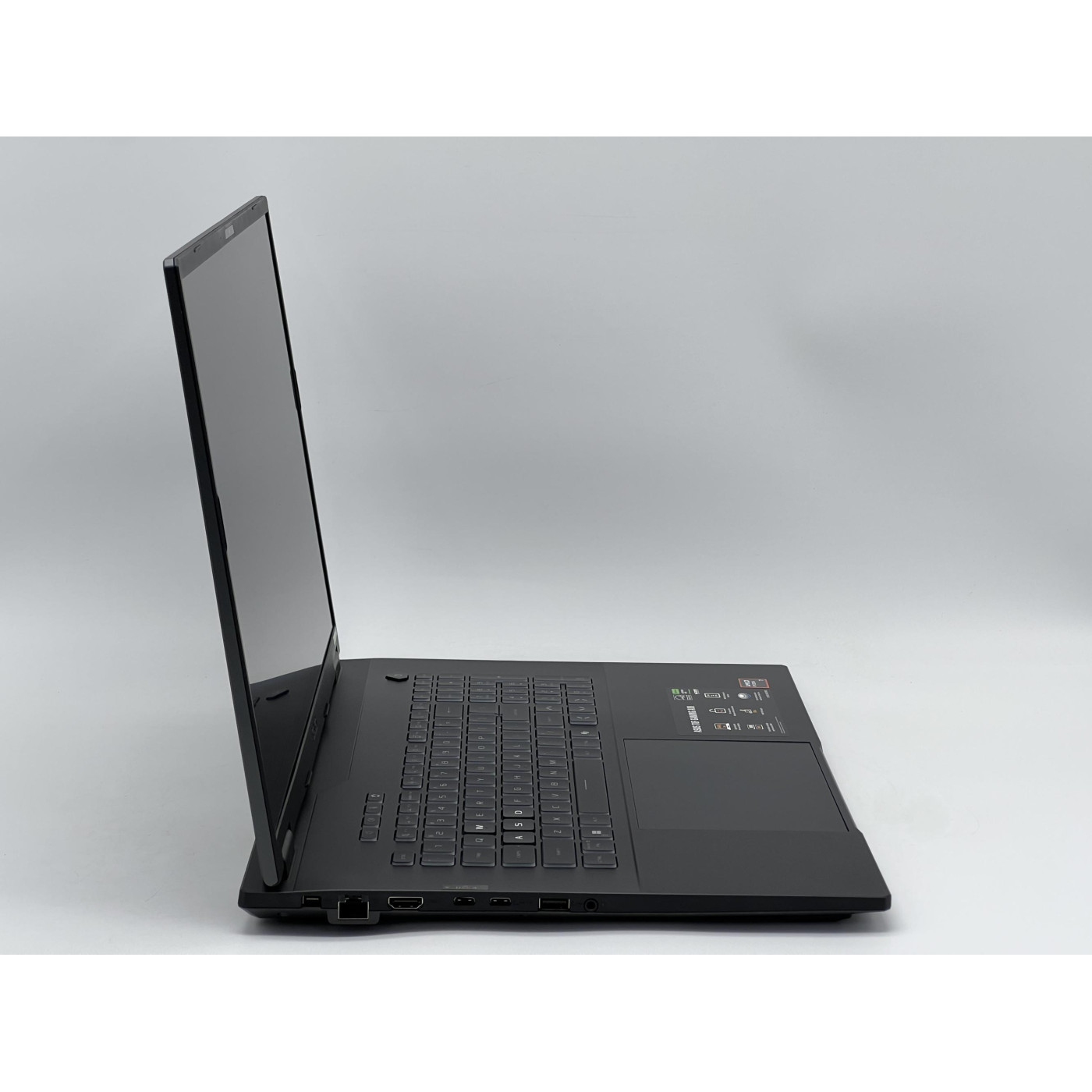 Ноутбук ASUS 18