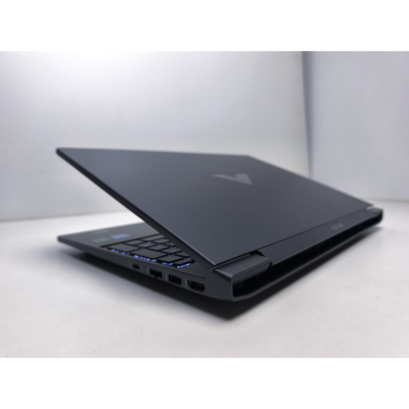 Ноутбук HP 15.6 Victus 15-fa2082wm FHD IPS 144Hz/Intel i5-13420H/16GB/512SSD/RTX 4050 6GB/NOGRAVING/W11H/Mica Silver (B5EQ3UA) U1