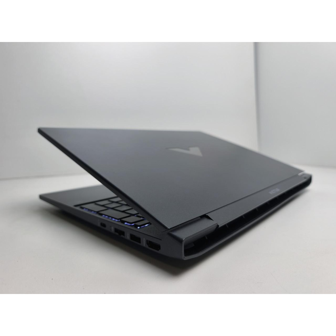 Ноутбук Hewlett Packard 15.6 HP Victus FHD IPS 144Hz/Intel Core i7-12700H/16GB/512GB SSD/NVIDIA GeForce RTX 3050 Ti 4GB/DOS/Mica Silver (14457) Б/у