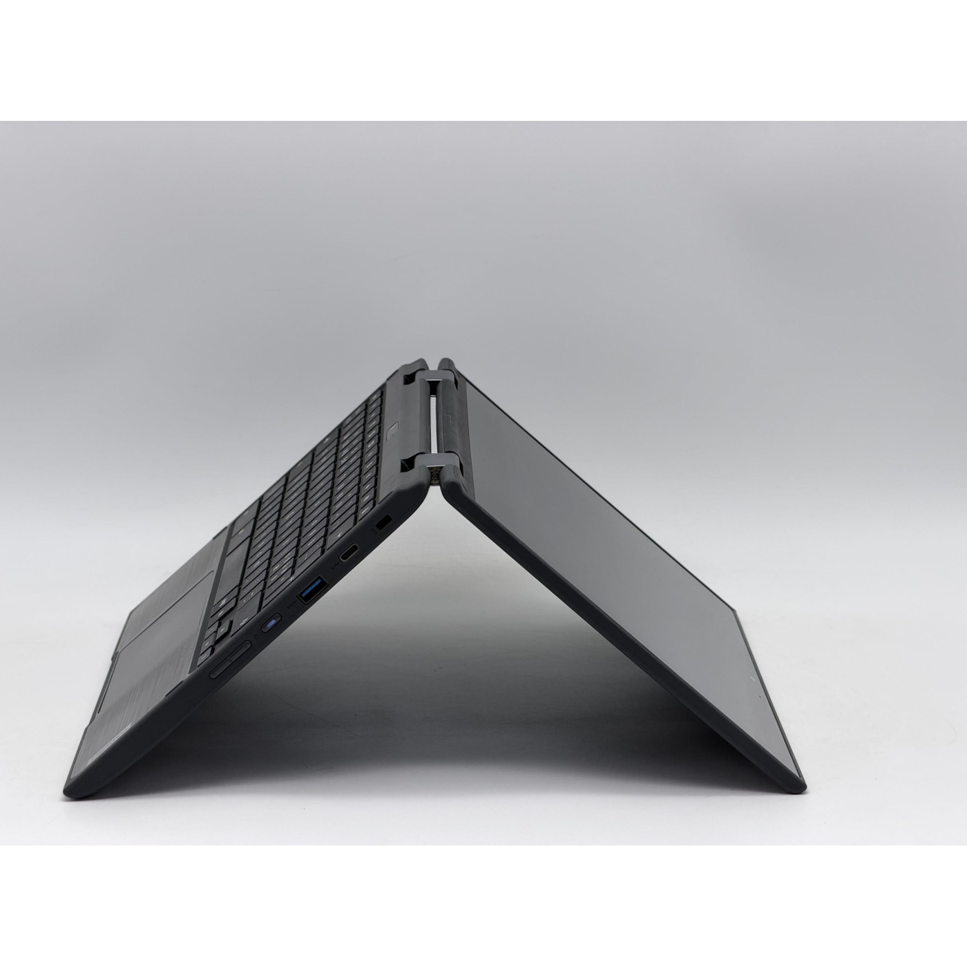 Ноутбук Lenovo 11.6 300e Chromebook 2nd Gen 2 in 1 HD IPS Touch/Intel Celeron N4100/8GB/32GB eMMC/Intel UHD Graphics 600/Chrome OS/Black (2609784) Б/у