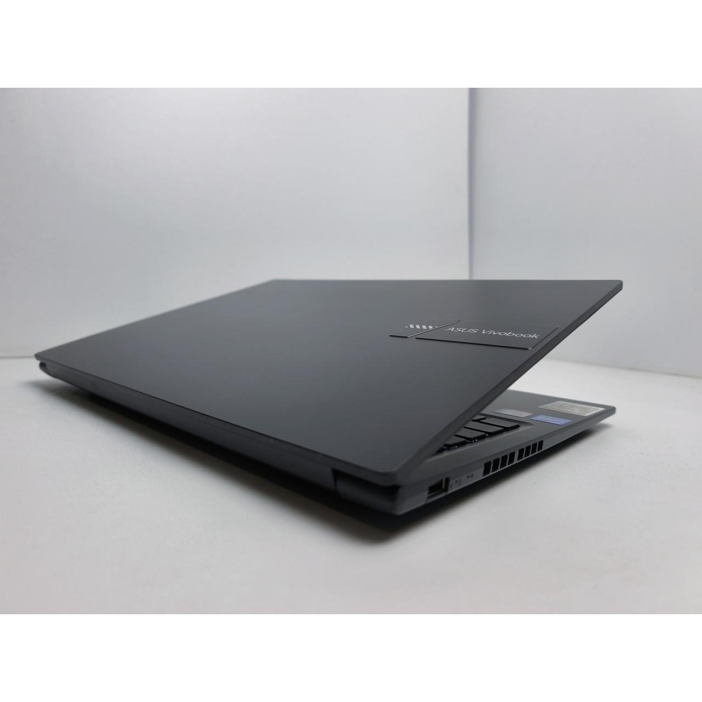 Ноутбук ASUS 16 VivoBook 16 WUXGA IPS/Intel Core i7-1355U/16GB/512GB SSD/Intel Iris Xe Graphics/DOS/Black (14217) Б/у