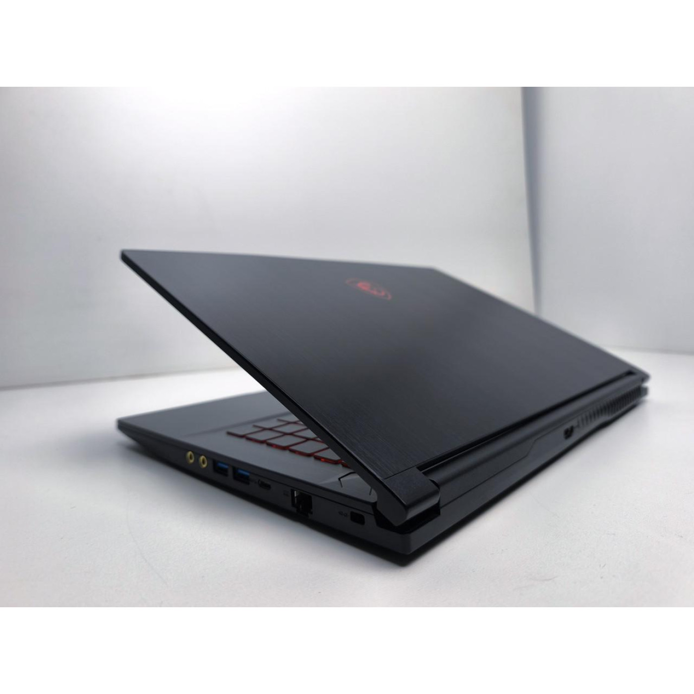 Ноутбук MSI 15.6