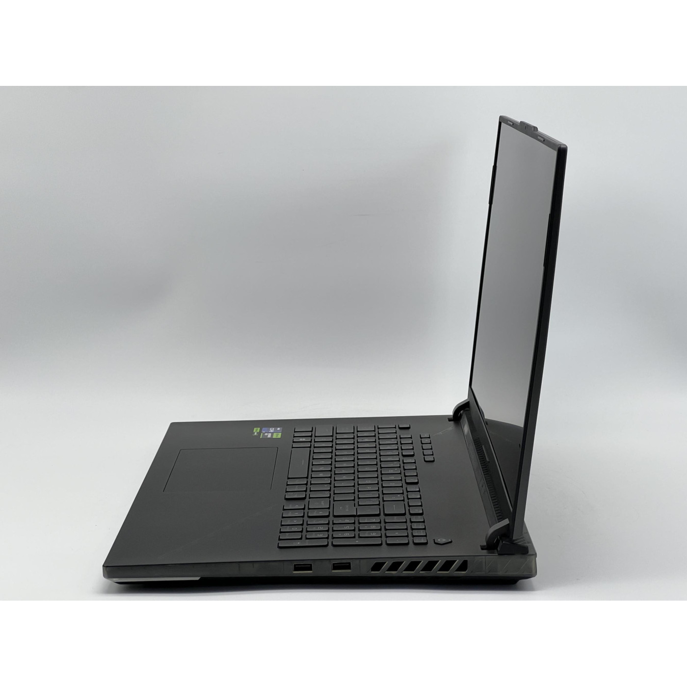 Ноутбук ASUS 18