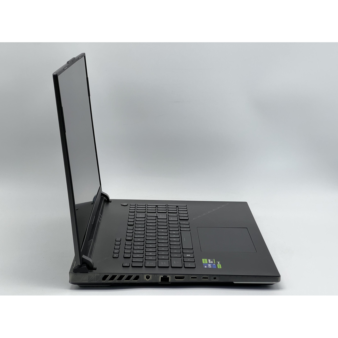 Ноутбук ASUS 18
