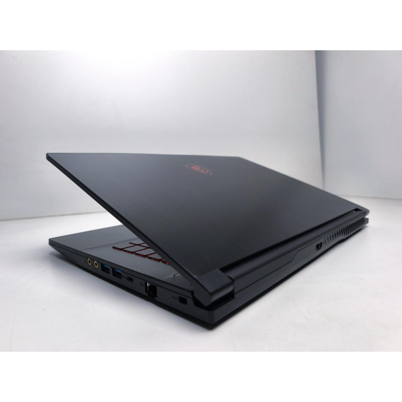 Ноутбук MSI 15.6